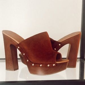 Groovy Chunky-Heel Sandal 👡